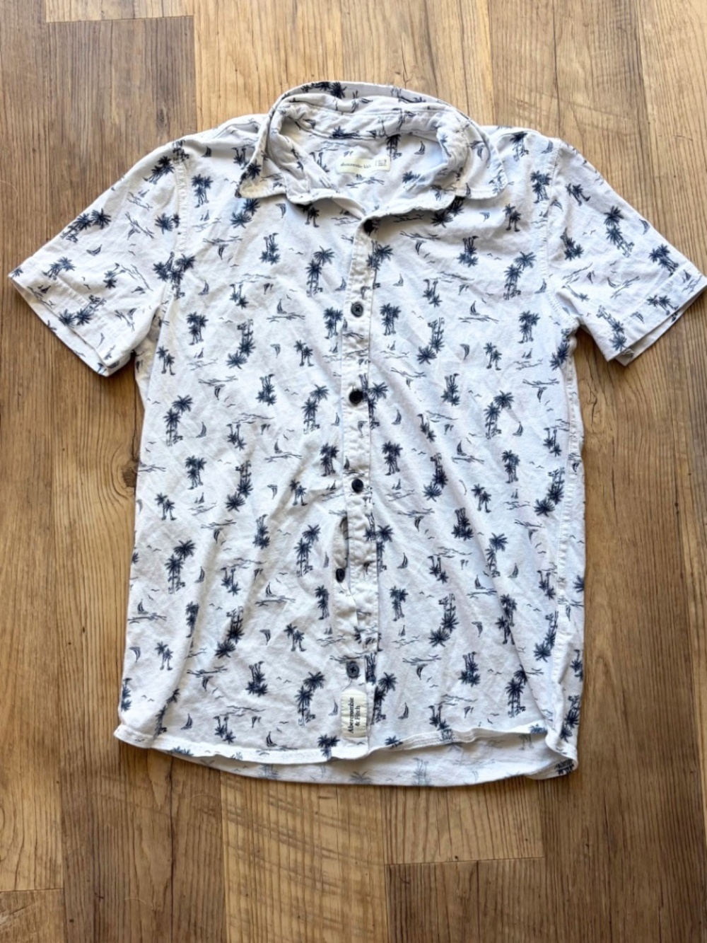 Abercrombie Kids Boys White Tropical Palm Tree Sailboat Button Down Shirt